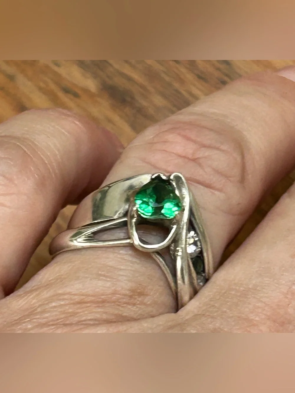 Vintage silver and green and clear stone ring. Sz 7